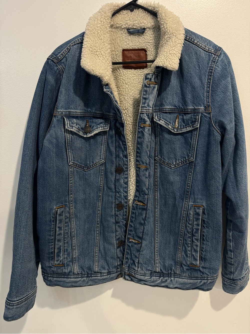ABERCROMBIE & FITCH Mens Sherpa lined Distressed Blue Denim Jacket Trucker MED